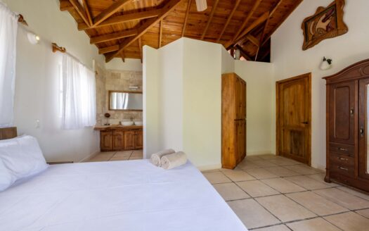 Ampia villa di 6 camere a pochi passi da Playa Bonita