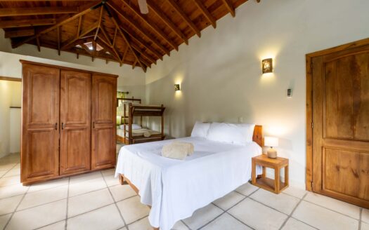 Ampia villa di 6 camere a pochi passi da Playa Bonita