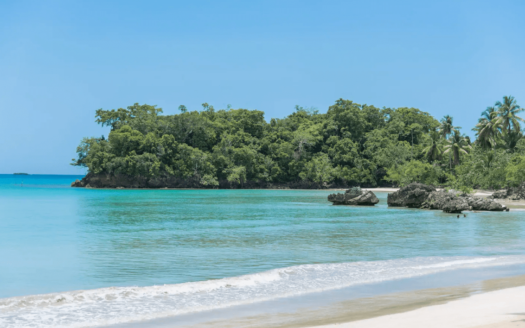 Edificio su 3 livelli a pochi passi da Playa Bonita