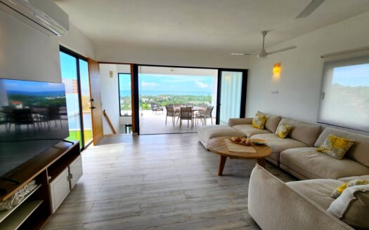 Ville 4BR con vista oceano in una residenza centrale sopra la città