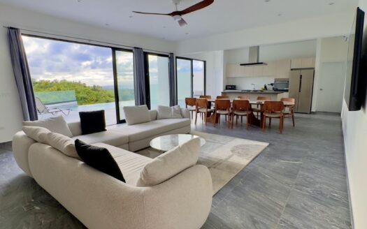 Villa con Vista Oceano di 4 Camere da Letto con Campo da Tennis Privato