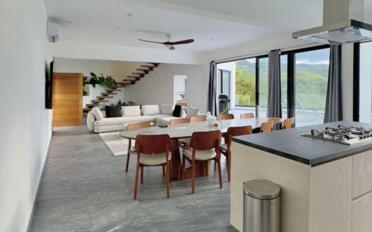 Villa con Vista Oceano di 4 Camere da Letto con Campo da Tennis Privato