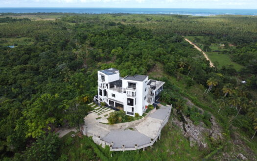 Villa unica e rinnovata con vista sull’oceano e 7 camere da letto
