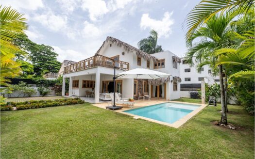 Villa chiavi in mano con 5 camere da letto a pochi passi da Playa Bonita