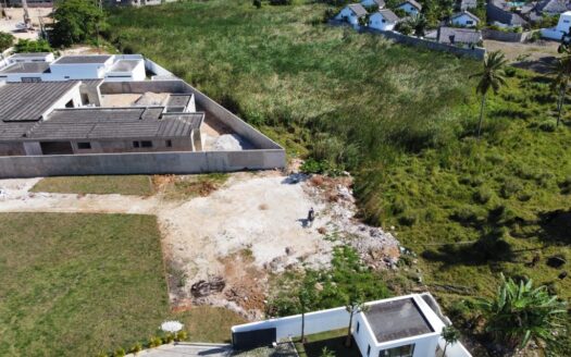 Lotto pronto per costruire vicino alla spiaggia