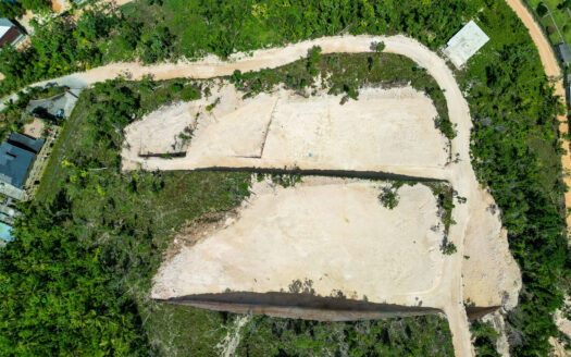 Lotti pronti per essere costruiti con viste panoramiche vicino alla città