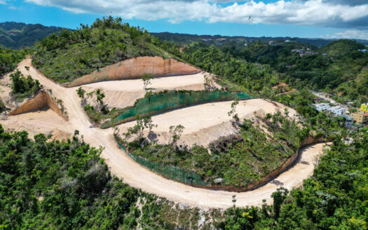 Lotti pronti per essere costruiti con viste panoramiche vicino alla città